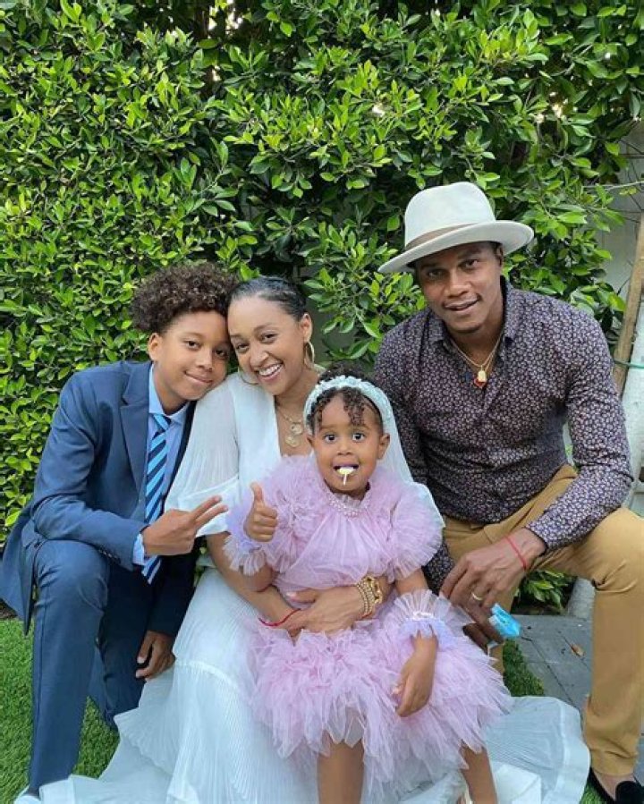 Tavior Mowry moves with his girlfriend to Bali for New Year celebration