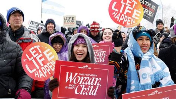 Thousands brave snow and cold for March for Life in DC