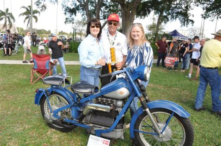 	Thousands enjoy vintage motorcycle show in Dania Beach park	