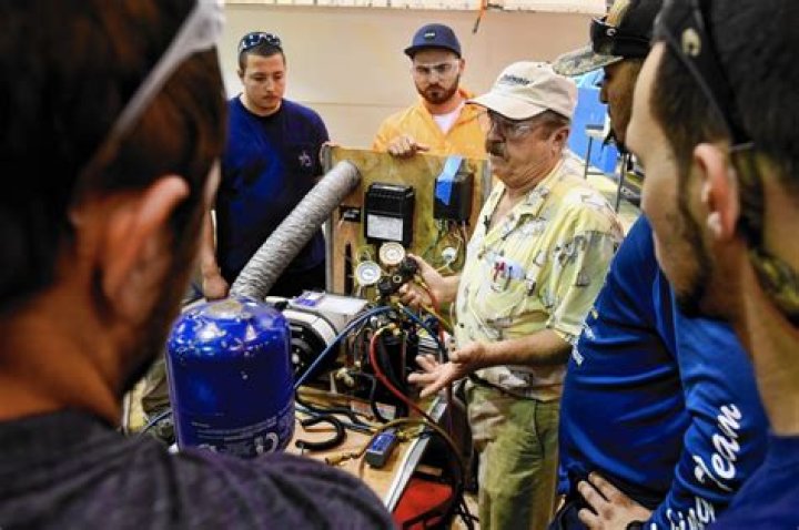 	To get free tuition, graduates would agree to work in Florida under new bill	