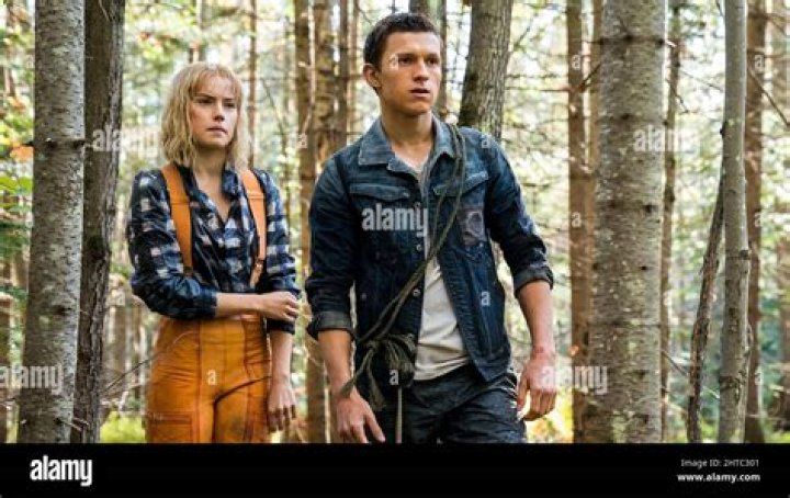 Tom Holland and Daisy Ridley Team Up in New Chaos Walking Trailer