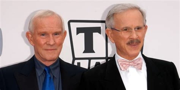 Tommy Smothers Net Worth 2024