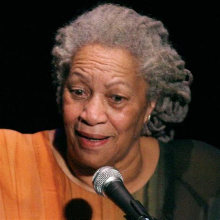 Toni Morrison - Bio, Net Worth, Height