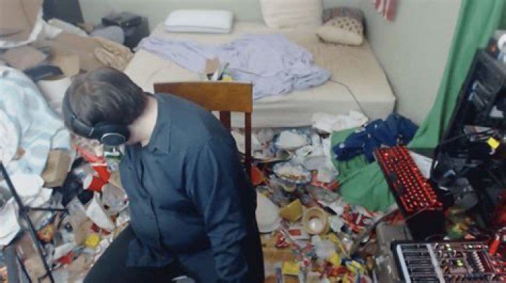 Twitch streamer who cleaned the dirtiest room ever is back in a mess