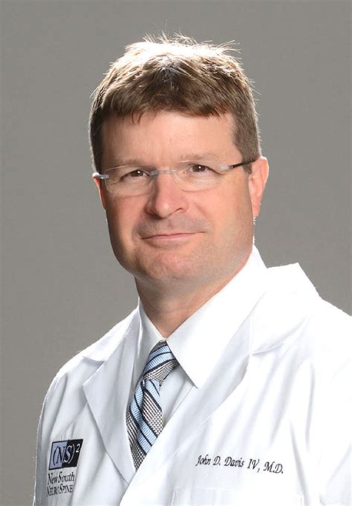 Two neurosurgeons, both alumni, to speak at MSU commencement