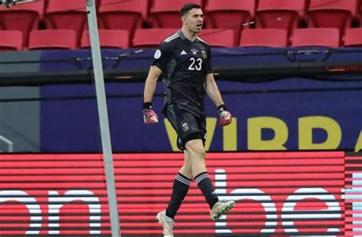 Two years ago: Emiliano Martínez turns into Argentina hero at Copa America