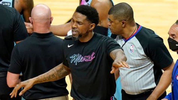 	Udonis Haslem formally re-ups, clearing Heat path to sign prospects	