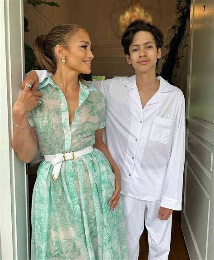 Understanding JLo's Height: How It Influences Her Career And Image