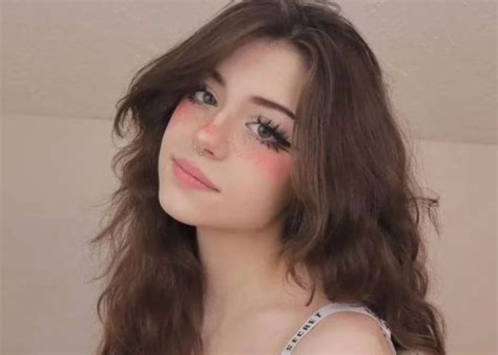 Unveiling The Allure Of Hannahowo: A Deep Dive Into Her OnlyFans Journey