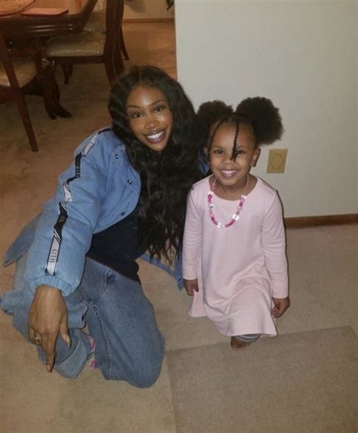 Unveiling The Family Ties: Does SZA Have Any Siblings?
