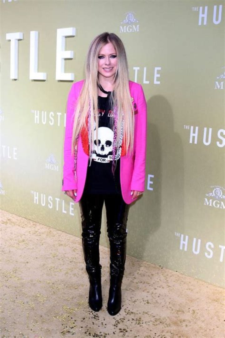 Unveiling The Height Of Avril Lavigne: Is She Really Tall?