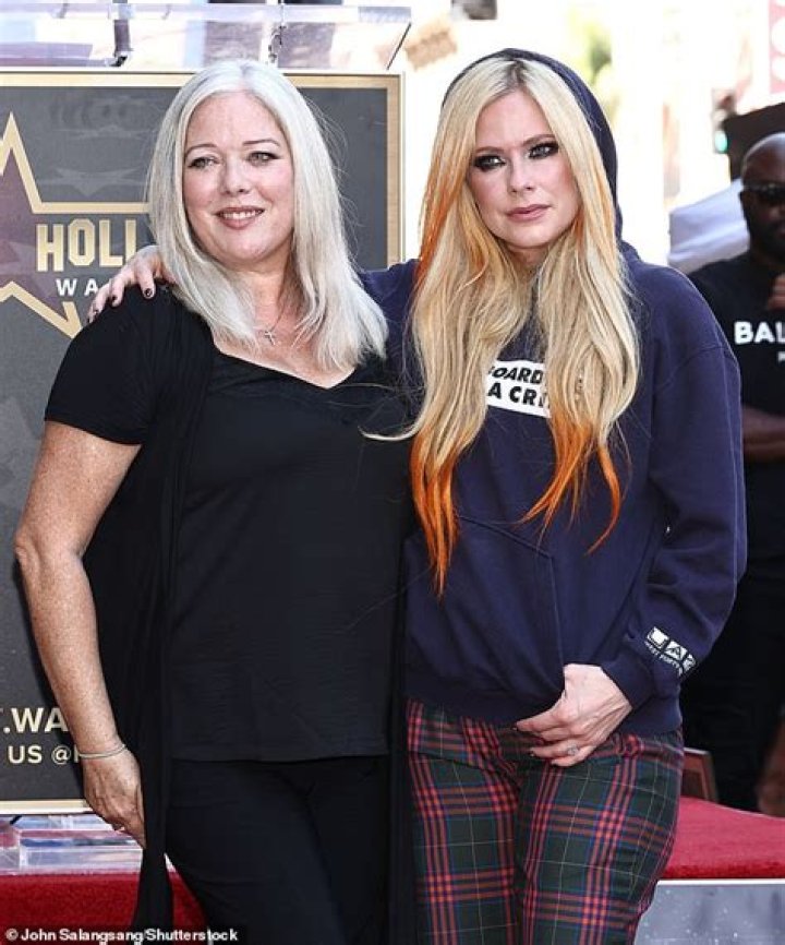 Unveiling The Mystery: Does Avril Lavigne Have Any Kids?