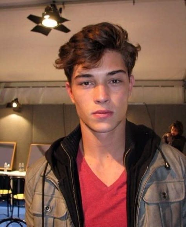 Unveiling The Sibling Connections Of Model Chico Lachowski: Exclusive Insights