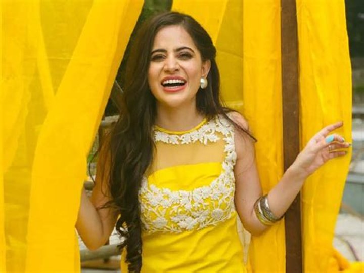 Urfi Javed: Wiki, Bio, Height, Age, Boyfriend, Bigg Boss, Net Worth