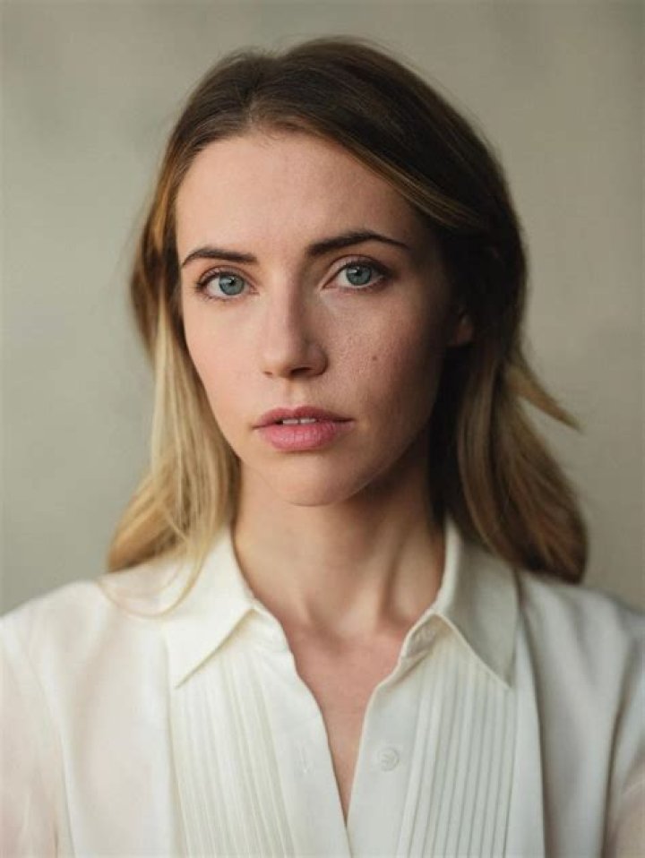 Wallis Currie-Wood Biography