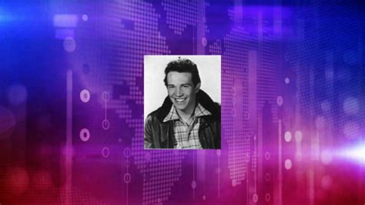 Warren Oates Net Worth 2024
