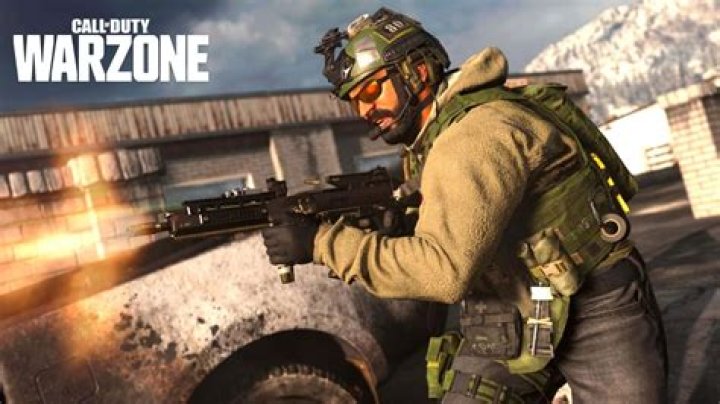 Warzone players want serious Modern Warfare weapon buffs after AMAX nerf