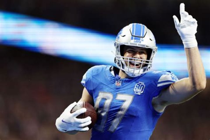 Week 12 Lions-Packers top picks for DraftKings and FanDuel ft. Sam LaPorta