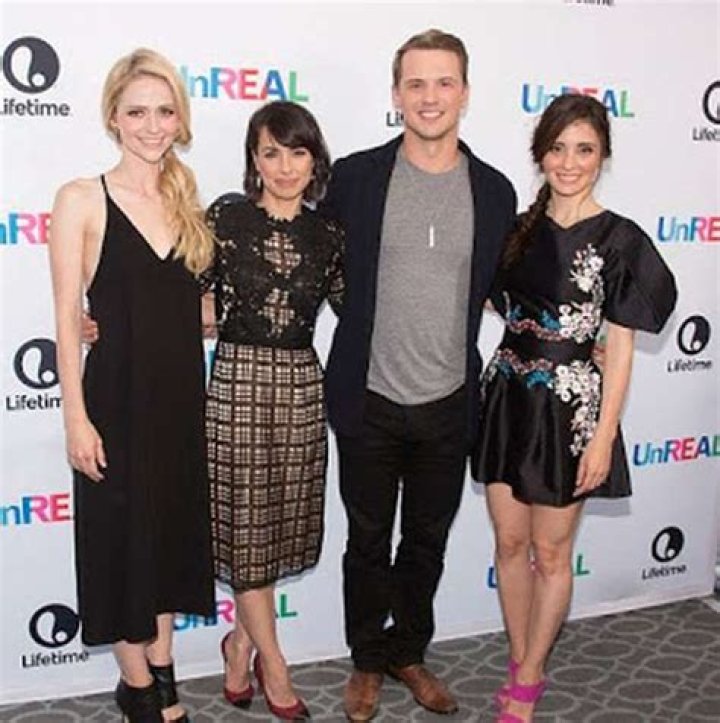 What is Shiri Appleby Net Worth 2024: Insights into Her Wealth and Financial