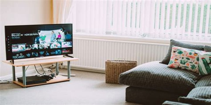 What’s the Difference Between a Monitor and a TV?