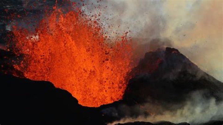 When will the Mauna Loa volcano stop erupting?