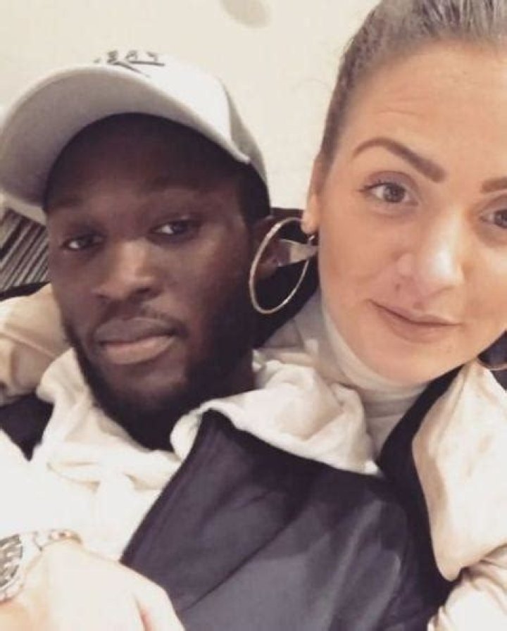 Who is Romelu Lukaku Girlfriend, Sarah Mens?