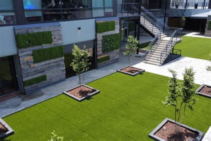 Why Commercial Artificial Grass Is Ideal for Office Landscaping?
