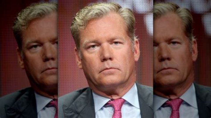 xQc in disbelief at unexpected video message from 'To Catch A Predator' host Chris Hansen