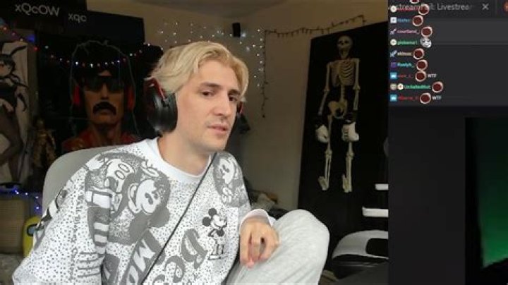 xQc left speechless after Amouranth sends Twitch star 'revealing' video for birthday