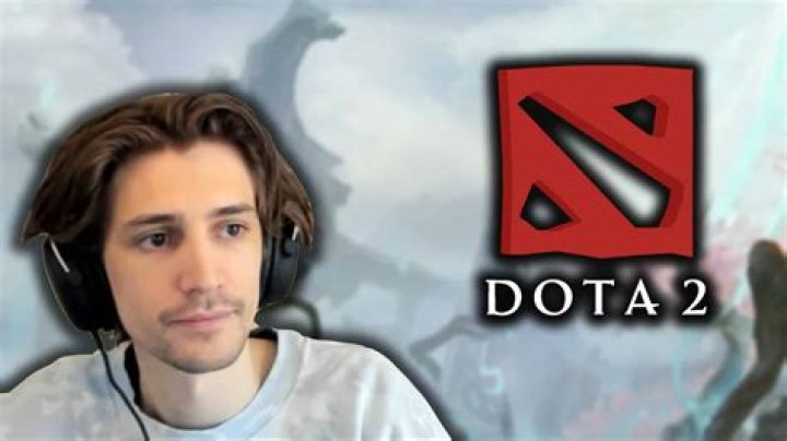 xQc roasts ex-Riot dev Blaustoise in hilarious Dota 2 vs League of Legends debate