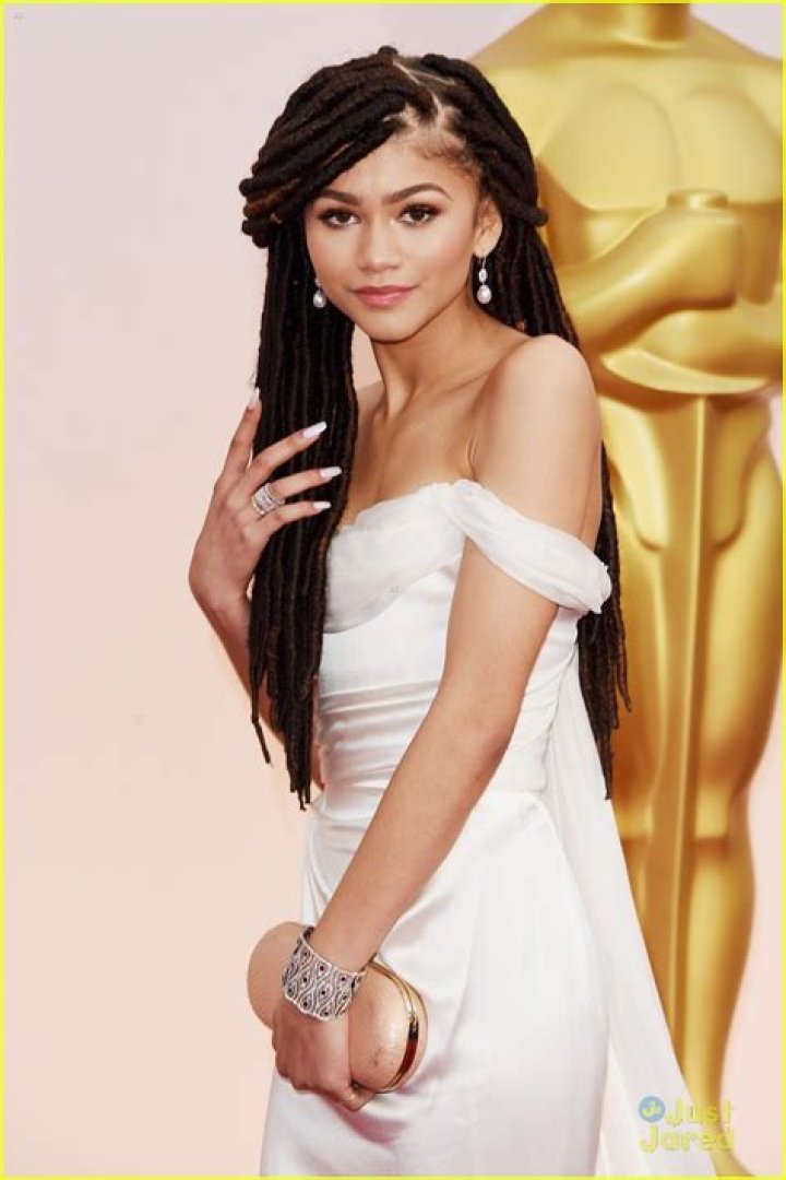 ZENDAYA ROCKS DREADLOCKS TO THE OSCARS