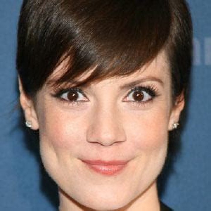 Zoe Mclellan Net Worth | Bio, Family, Address, Career